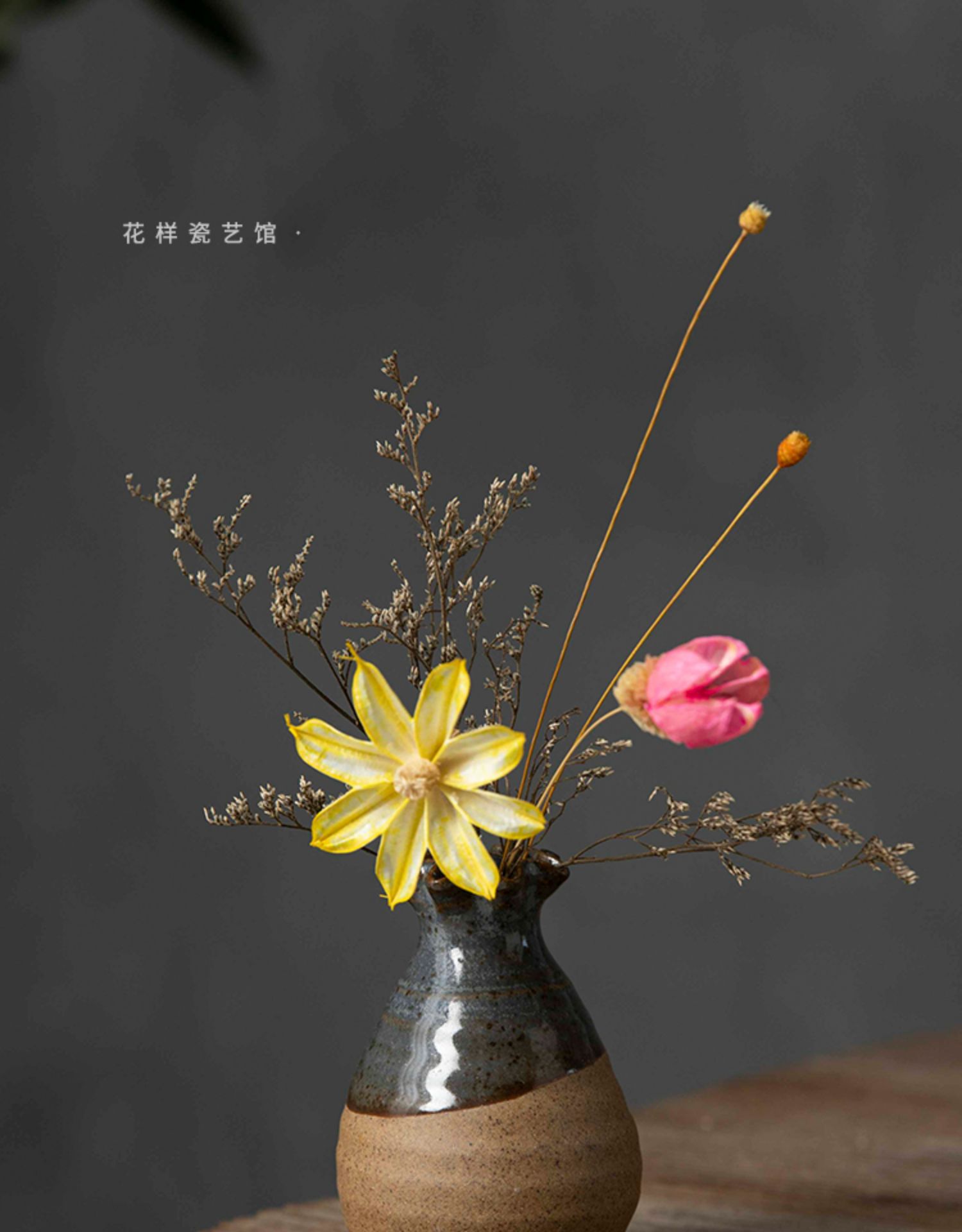 Creative handmade small vases, flower arrangements, mini ceramic ornaments, modern and minimalist wine cabinets, dry flower decorations, wholesale ornaments