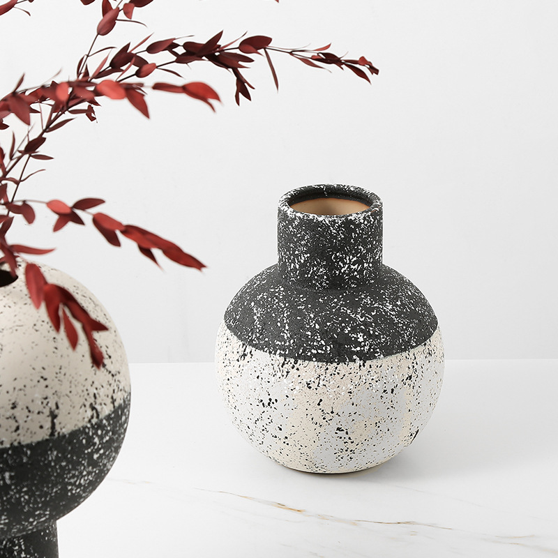 New Chinese style modern black and white textured round ceramic vase model room, clubhouse, living room, dry flower vase, soft decoration