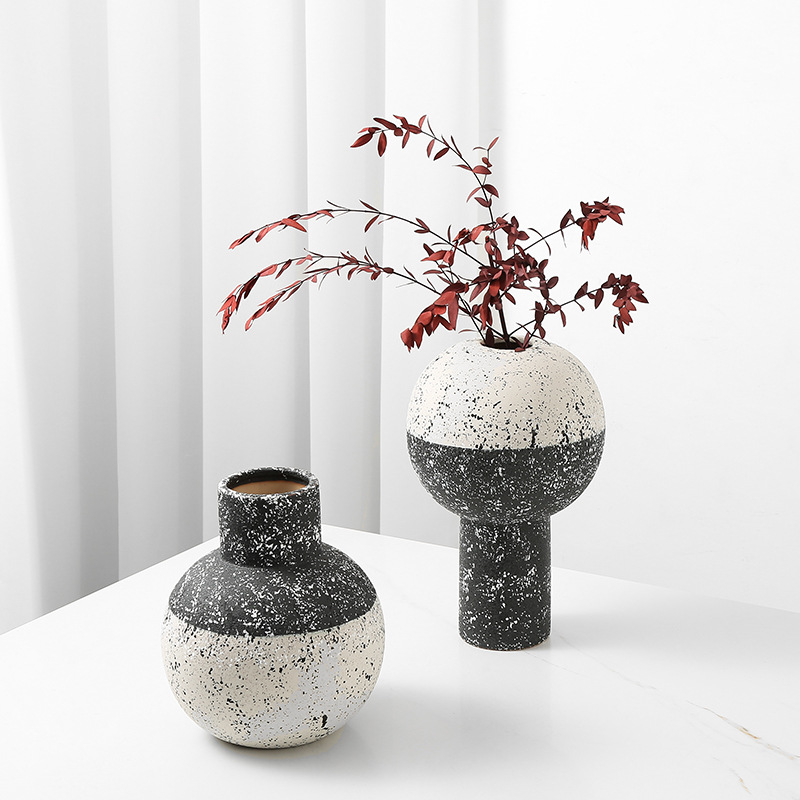 New Chinese style modern black and white textured round ceramic vase model room, clubhouse, living room, dry flower vase, soft decoration