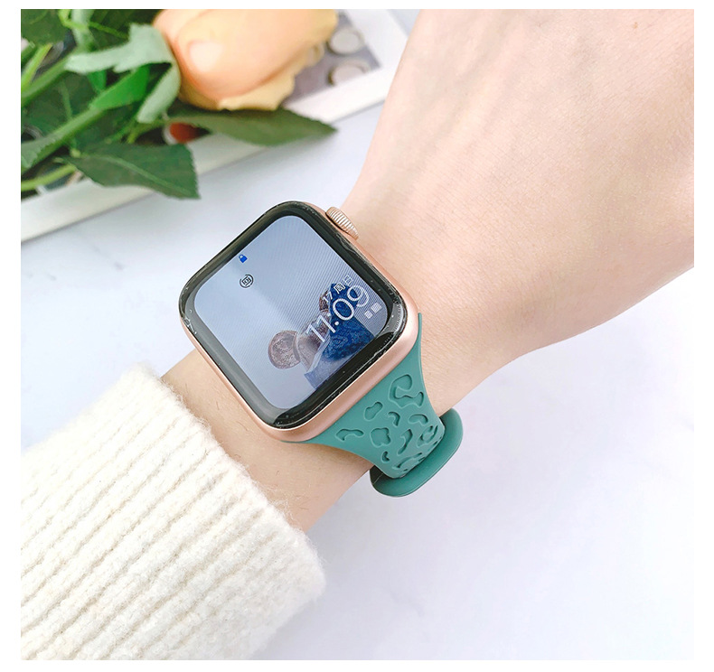 Suitable for Apple Watch with Applewatch 8th generation S9 universal small waist butterfly buckle concave leopard print silicone strap