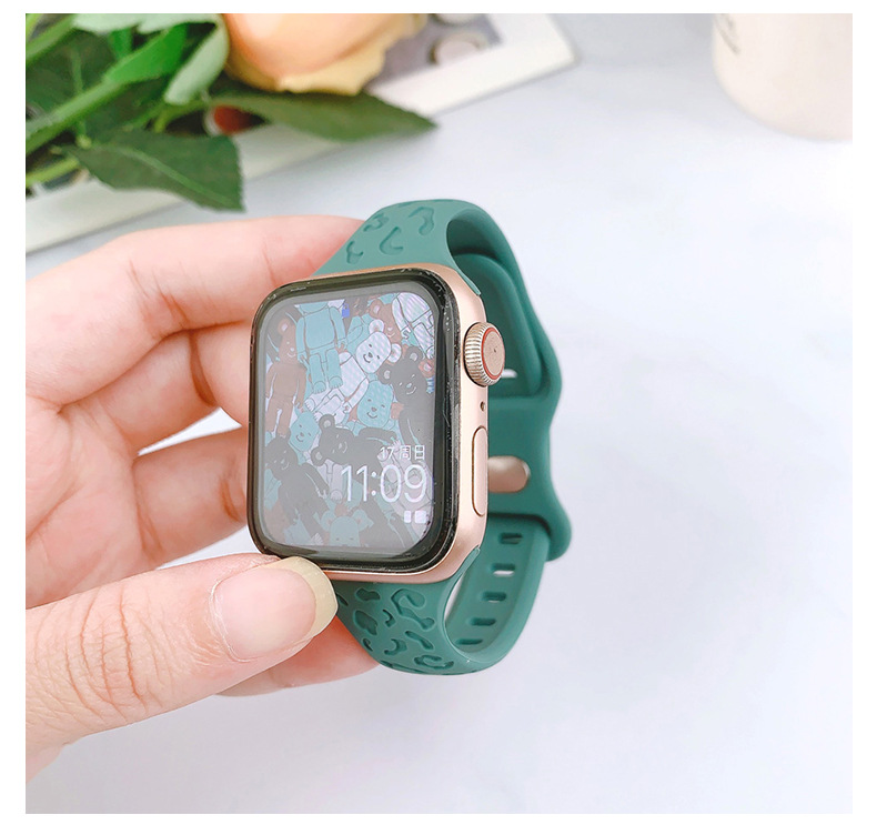 Suitable for Apple Watch with Applewatch 8th generation S9 universal small waist butterfly buckle concave leopard print silicone strap